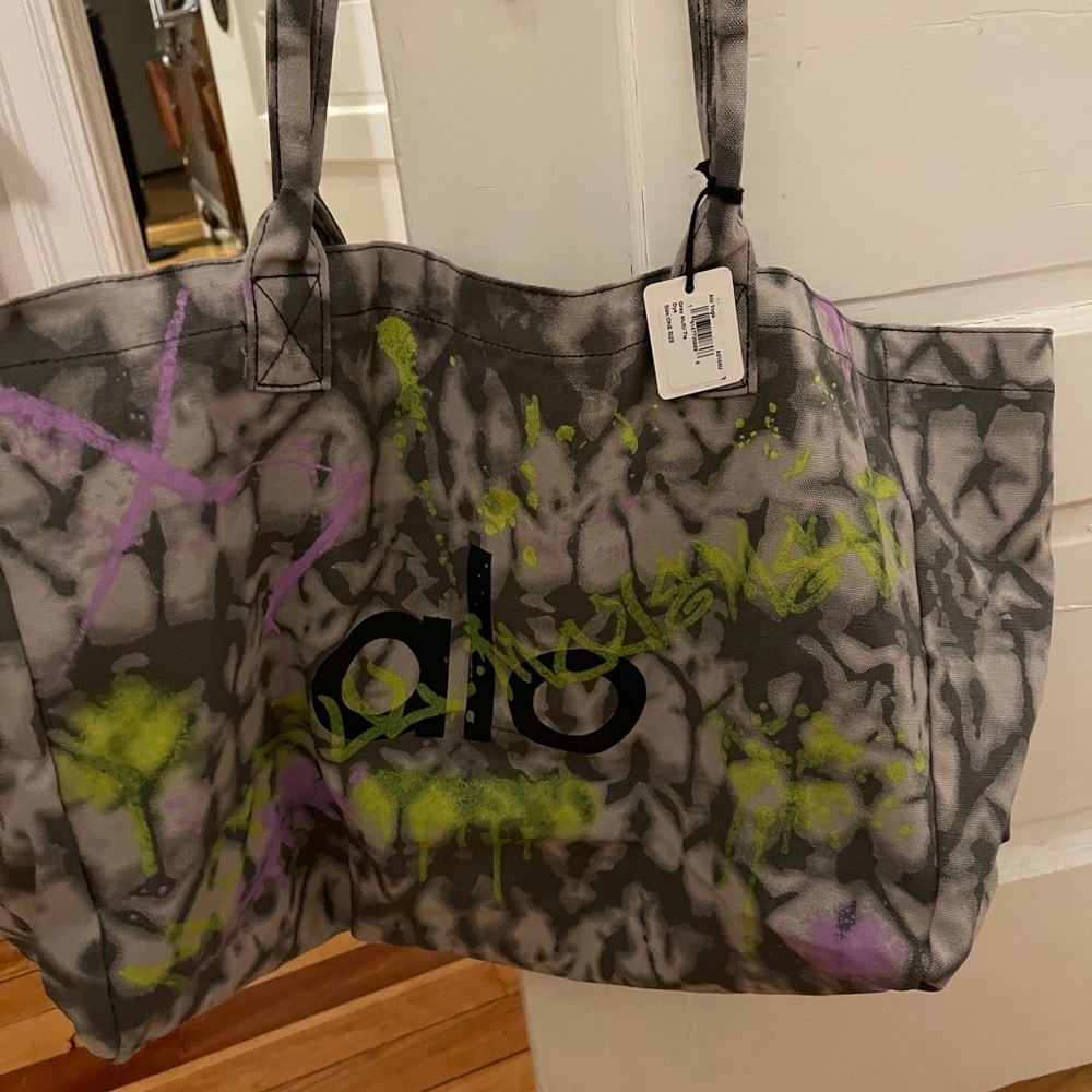 Alo yoga bag